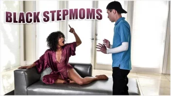 Misty Stone & Diamond Jackson ในหนังเอ็กวันแม่XXX แม่เลี้ยงแอบเย็ดสุดหุ่นดี