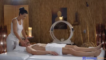 MASSAGE ROOMS หนังโป๊ฝรั่งนวดน้ำมัน SHALINA DEVINE แตกในอย่างเด็ด