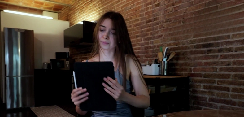 vika_Sun ฝรั่งเจ้าของร้านแสบ หีแฉะพร้อมอ่อยเพื่อนเก่าอย่างโจ่งแจ้ง