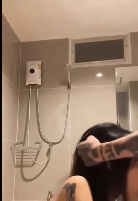 วัยรุ่นไทยเซ็กส์จัดในห้องน้ำ น้องตัวเล็กใจเด็ดโม๊กและโดนเย็ดสด