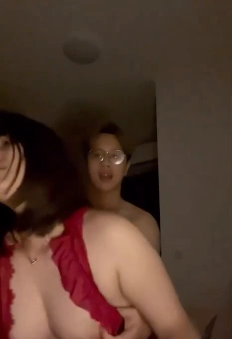 คลิปหลุดเด็ดสาวอวบ หีสั่นเสียวตั้งกล้องเล่นเสียวสดรัว ๆ