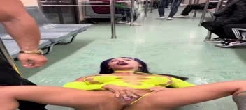 คลิปเด็ดลูน่า เบลล่า เย็ดสดกับตำรวจจริงในรถไฟใต้ดิน