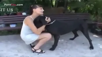 ฝรั่งแซ่บกับหมาเกรดเดน เย็ดกันในสวนหลังบ้าน