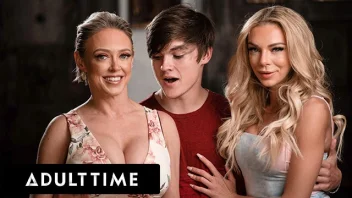 ADULT TIME – Dee Williams & Tiffany Watson ครอบครัวสวิงกิ้งแม่เลี้ยงแซ่บพี่สาวแค้น