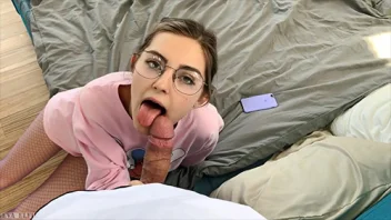 หนัง XXX ฝรั่ง Eva Elfie สาวแว่นถุงน่องขย่มควยน้ำแตก