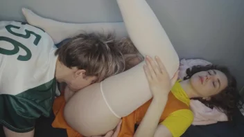 สาวยุโรปคอสเพลย์เกม Squid Game หีเบิร์นสุดเสียว A E I O U