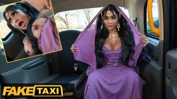 YASMINA KHAN หีดำสุดฟินกับ FAKE TAXI แอมโซคูลเจอควยใหญ่