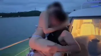 คลิปหลุด 7 เรือยอร์ช น้องมีมี่เย็ดกันสุดฟินบนเรือหรู