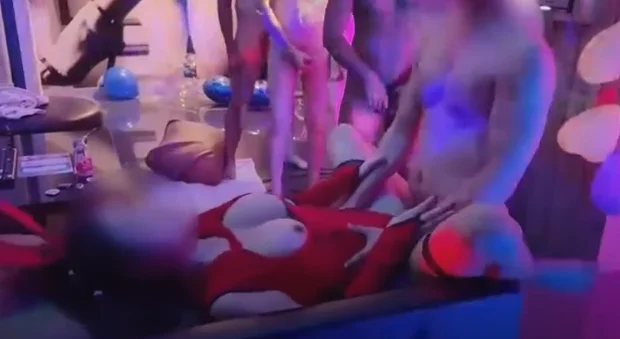 เปิดห้องเย็ดน้องพิตตี้สวิงชุดกระต่ายแดงแสบสะท้าน