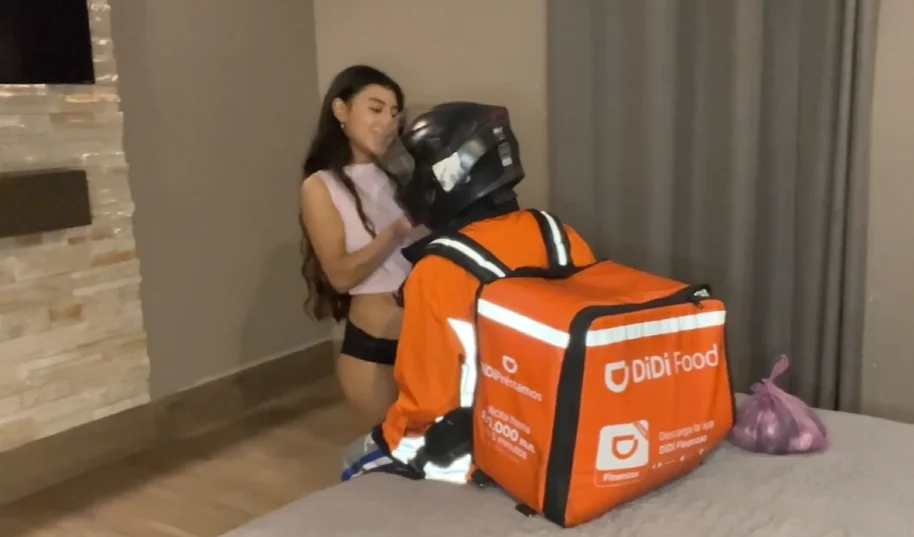 คลิปเด็ด ANDYHORNYY สาวสเปนชวนดีดี้ฟู้ดเย็ดในห้องฟินสุดขีด