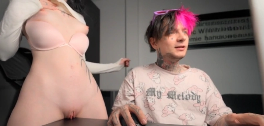 Pinkloving หนังโป๊ฝรั่ง เมียขาวเนียนเงี่ยนถูหียั่วผัวบนโต๊ะ