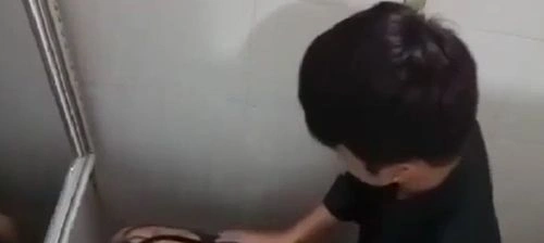 คลิปแอบถ่ายคู่รักขี้เงี่ยน เย็ดห้องน้ำท่าหมาเสียวแสบ