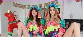 Molly Little และ Lana Smalls พี่น้องสาวเงี่ยนเย็ดทรีซั่มวันคริสต์มาส